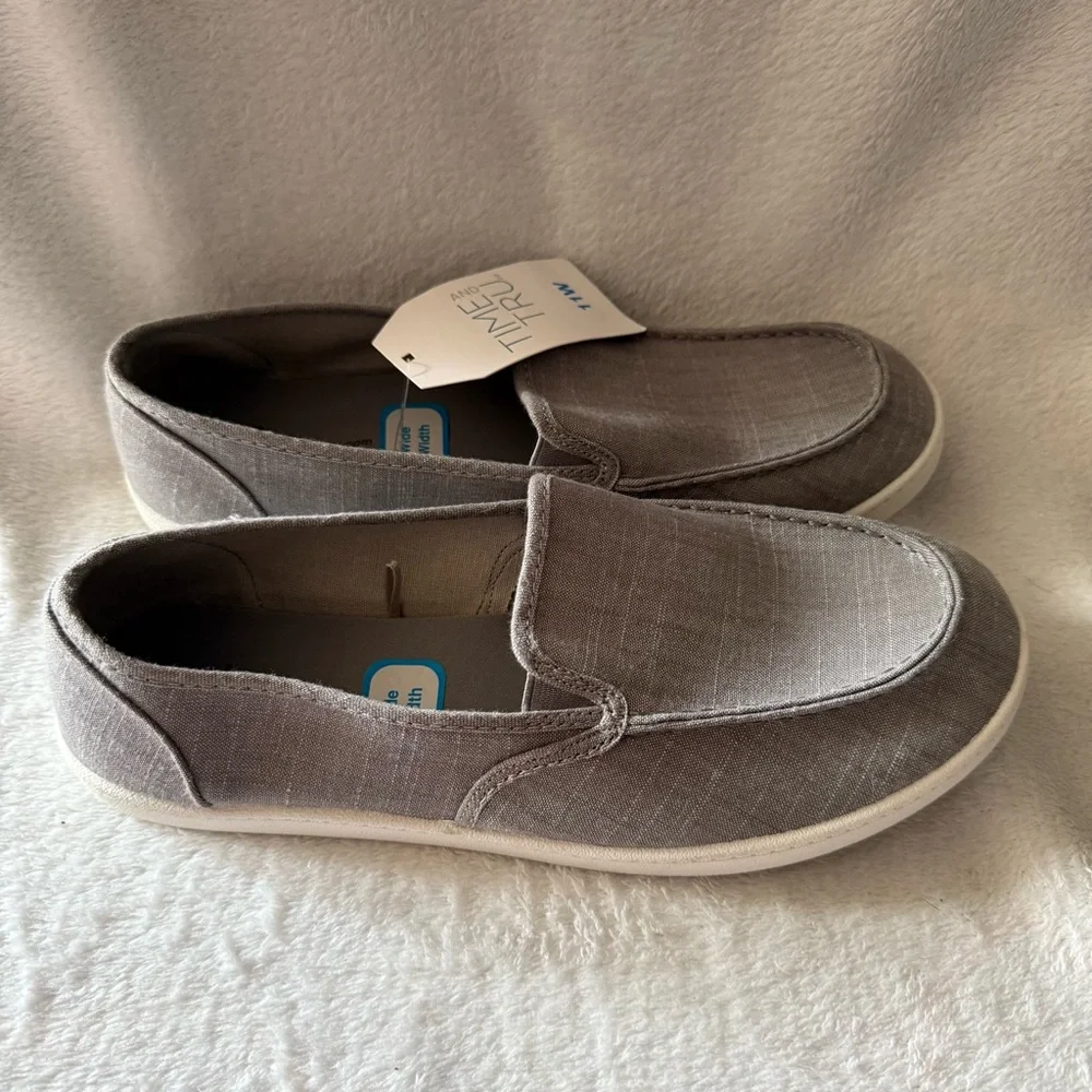 Time and Tru Casual Gray Loafers Women’s Size 11 Wide Slip On  Shoes‎ New